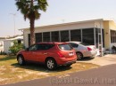 Murano in Florida * I arrived at Uncle Dick's vacation home in style.  Doesn't the Murano look happy nestled beneath the palm tree.... : - ) * 2272 x 1704 * (2.39MB)